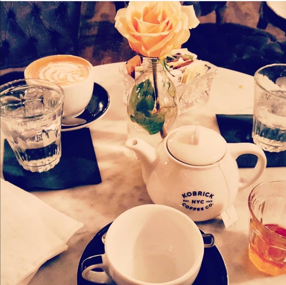 Meet your Posher - Picture 2 of 7